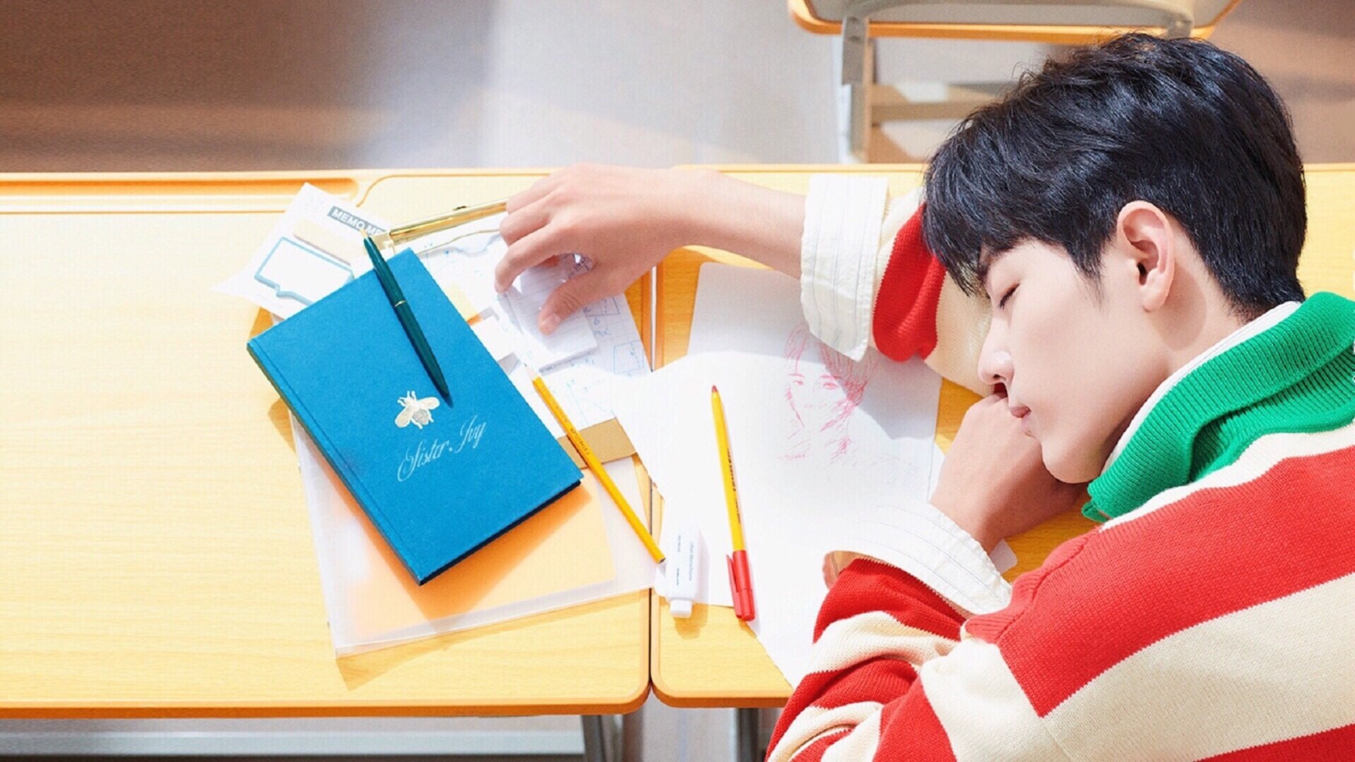 九游娱乐(jiuyou)官网-“高新体育中心：举重选手角逐顶峰，赛场气氛紧张刺激”